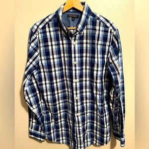 Banana Republic Men's Non Iron Tailored, Slim Fit Button Up Shirt